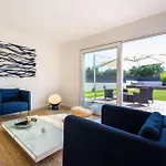 4 Bedroom Private With Large Pool, Quiet Area