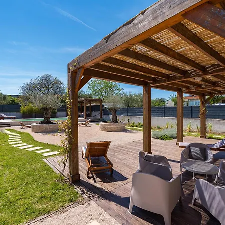 Willa 4 Bedroom Private With Large Pool, Quiet Area