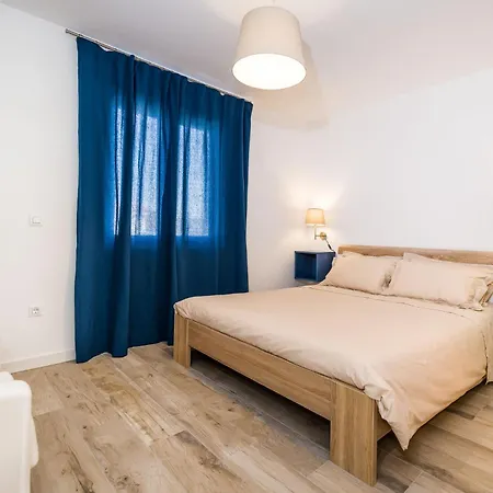 Villa 4 Bedroom Private With Large Pool, Quiet Area *