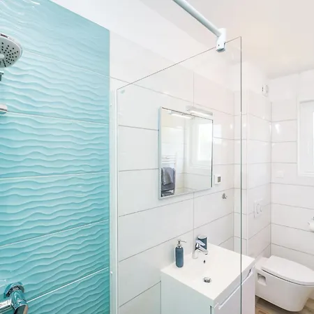 4 Bedroom Private With Large Pool, Quiet Area Villa Bibinje