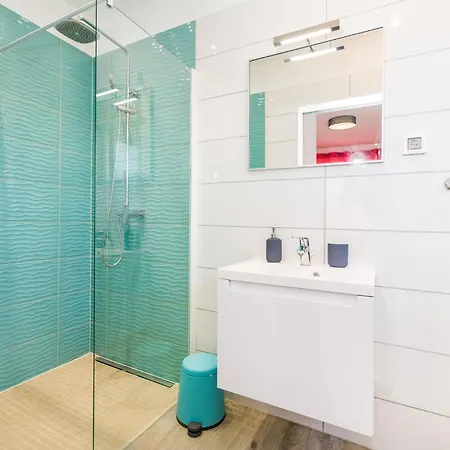4 Bedroom Private With Large Pool, Quiet Area * Bibinje
