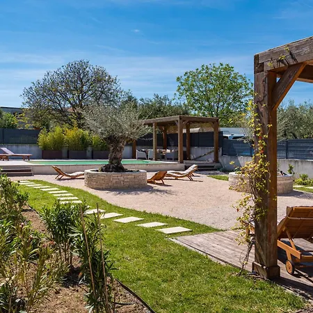 4 Bedroom Private With Large Pool, Quiet Area Bibinje