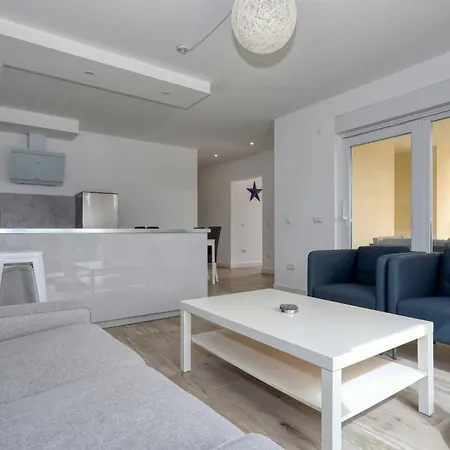 Villa 4 Bedroom Private With Large Pool, Quiet Area *