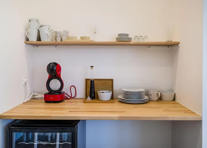 4 Bedroom Private With Large Pool, Quiet Area *