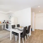 4 Bedroom Private With Large Pool, Quiet Area