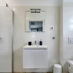 4 Bedroom Private With Large Pool, Quiet Area *