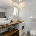 4 Bedroom Private With Large Pool, Quiet Area *