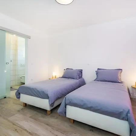 Villa 4 Bedroom Private With Large Pool, Quiet Area