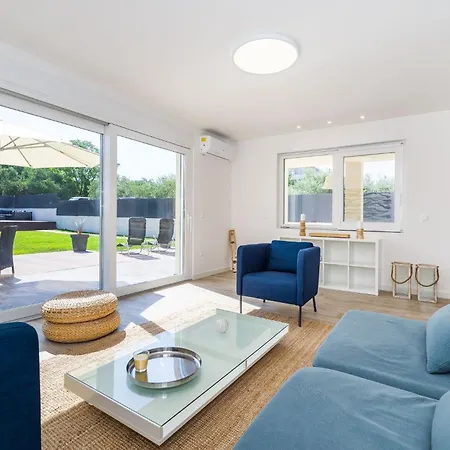 ヴィラ 4 Bedroom Private With Large Pool, Quiet Area ビビニェ