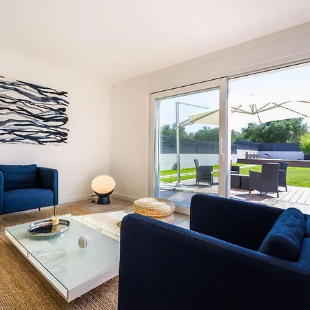 4 Bedroom Private With Large Pool, Quiet Area