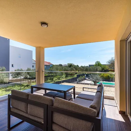 4 Bedroom Private With Large Pool, Quiet Area Villa Bibinje