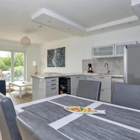 Villa 4 Bedroom Private With Large Pool, Quiet Area