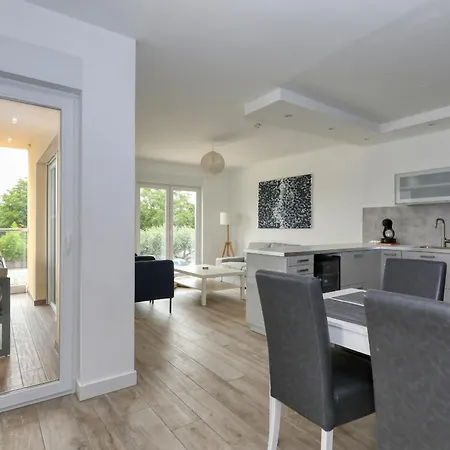 Villa 4 Bedroom Private With Large Pool, Quiet Area Bibinje