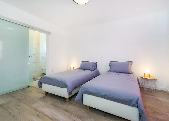 Villa 4 Bedroom Private With Large Pool, Quiet Area