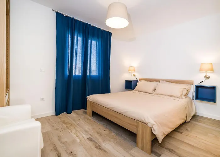 Villa 4 Bedroom Private With Large Pool, Quiet Area *