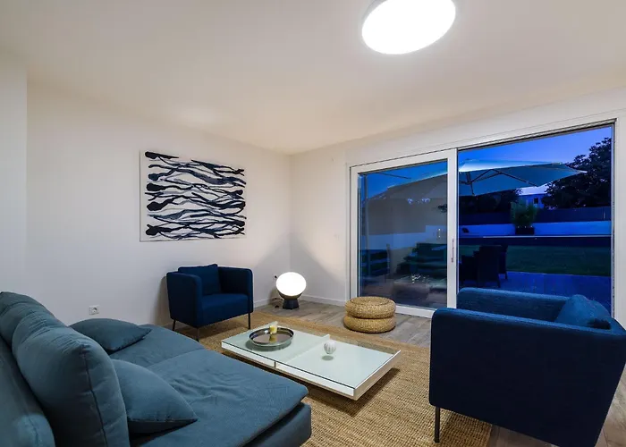 4 Bedroom Private With Large Pool, Quiet Area Bibinje
