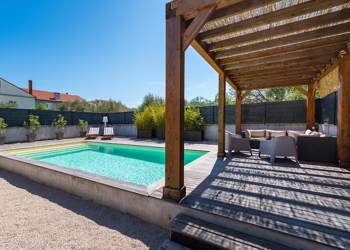 Villa 4 Bedroom Private With Large Pool, Quiet Area