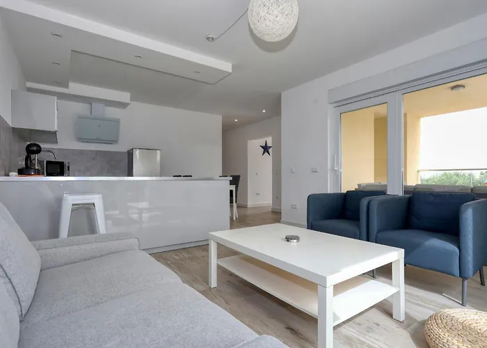 Villa 4 Bedroom Private With Large Pool, Quiet Area *