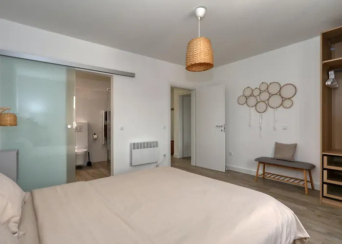 4 Bedroom Private With Large Pool, Quiet Area Villa